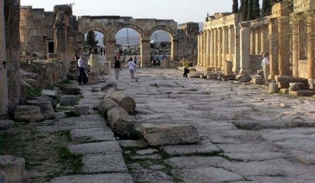 Arkeologët kanë gjetur “portën e ferrit” në Turqi
