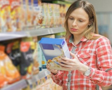 Një sondazh i ri zbuloi se edhe pse shumica e njerëzve thanë se i lexonin etiketat e skadimit të ushqimeve, më pak se gjysma e dinin se çfarë nënkuptonte etiketa në të vërtetë.